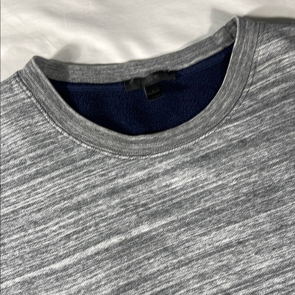 J. Crew mens heathered grey slanted long sleeve crewneck sweatshirt - size S